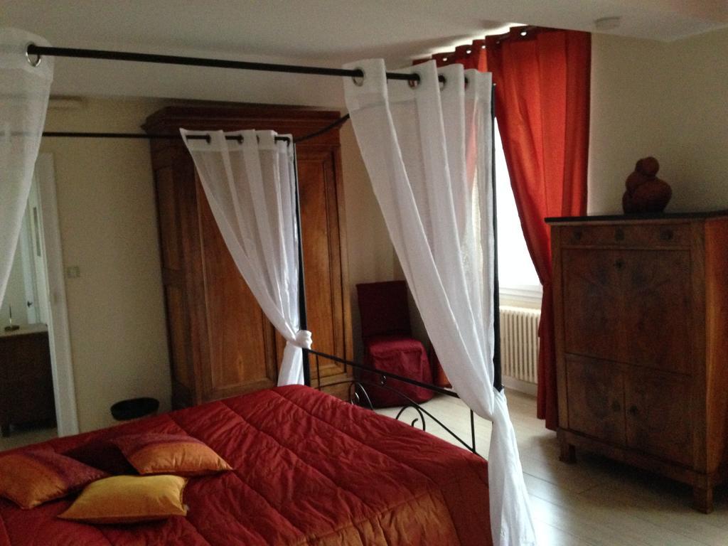 Comme A La Maison Bed and Breakfast Tours-sur-Marne Værelse billede